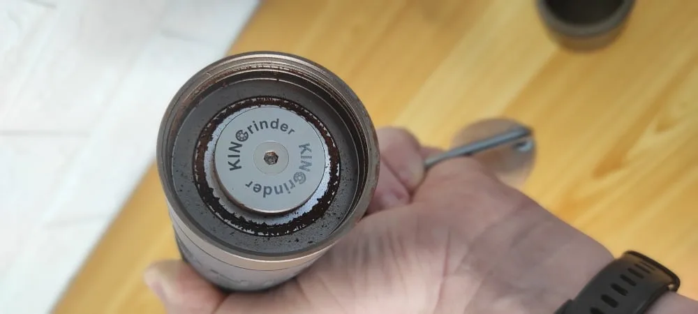 Underneath of the K6 grinder