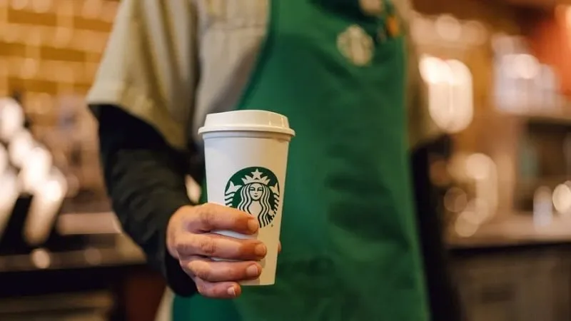 when was starbucks franchised
